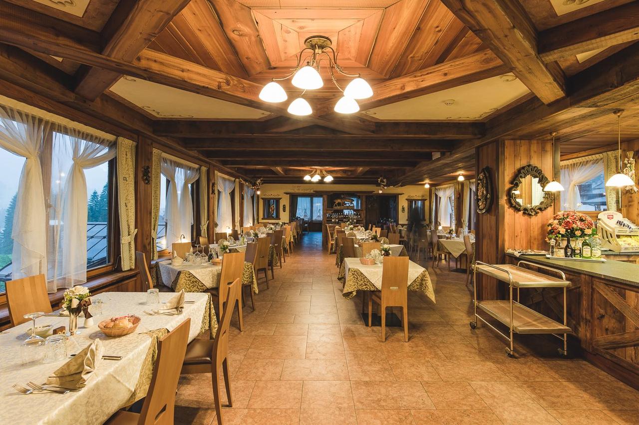 Albergo Centrale  San Martino Castrozza  Italija MountVacation si
