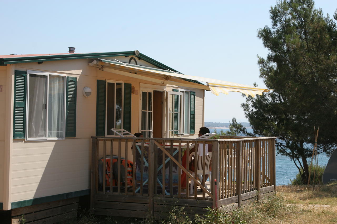 Arena Stupice Mobile Homes, Pula, Hrvaška MountVacation.si