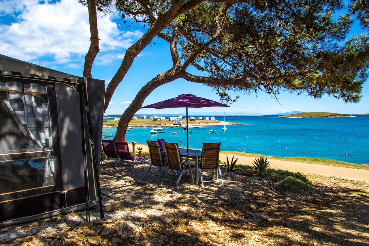 Arena Stupice Mobile Homes, Pula, Hrvaška MountVacation.si