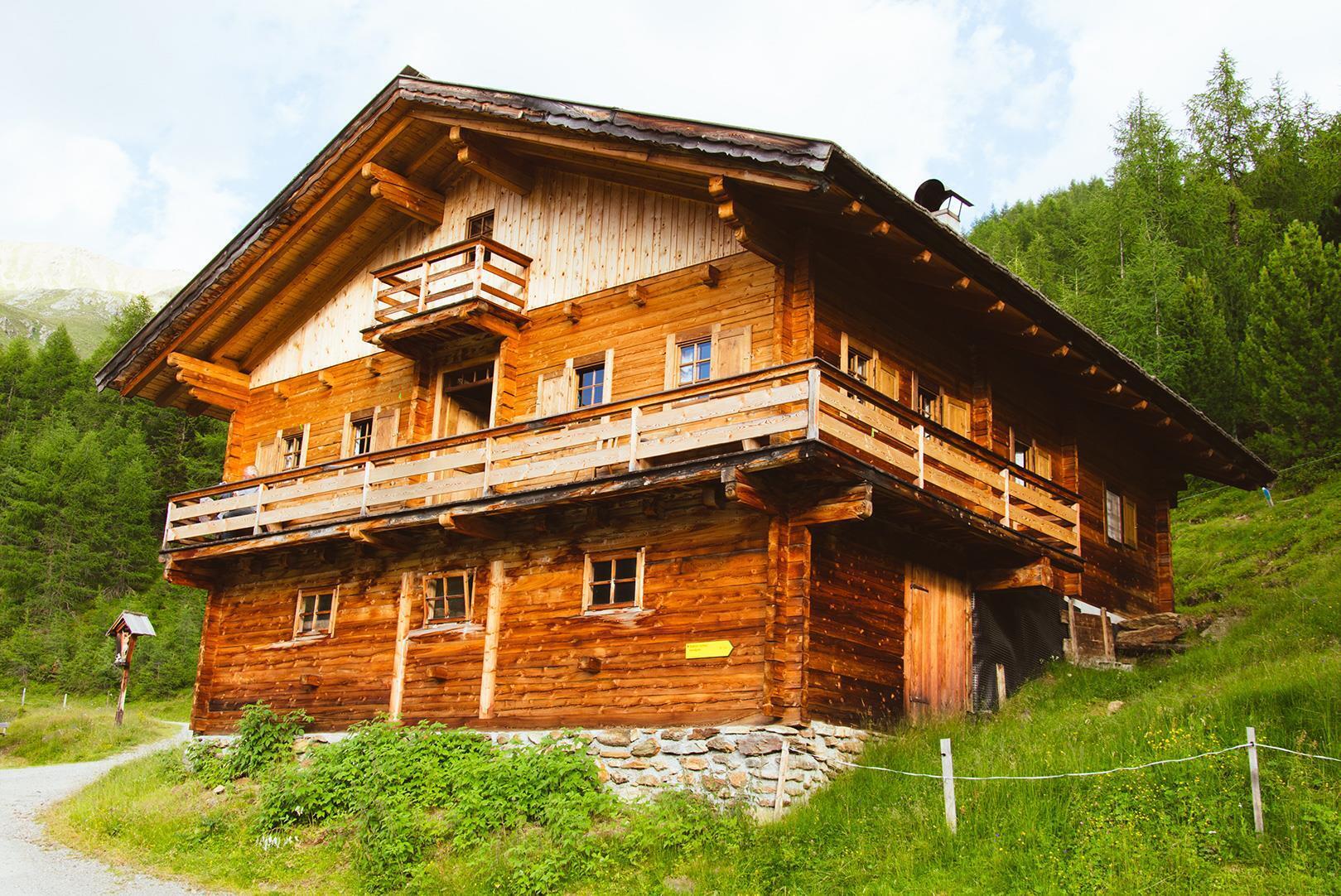 Almhütte 2 Kamelisenalm Bergmann Josef in Sillian Hochpustertal
