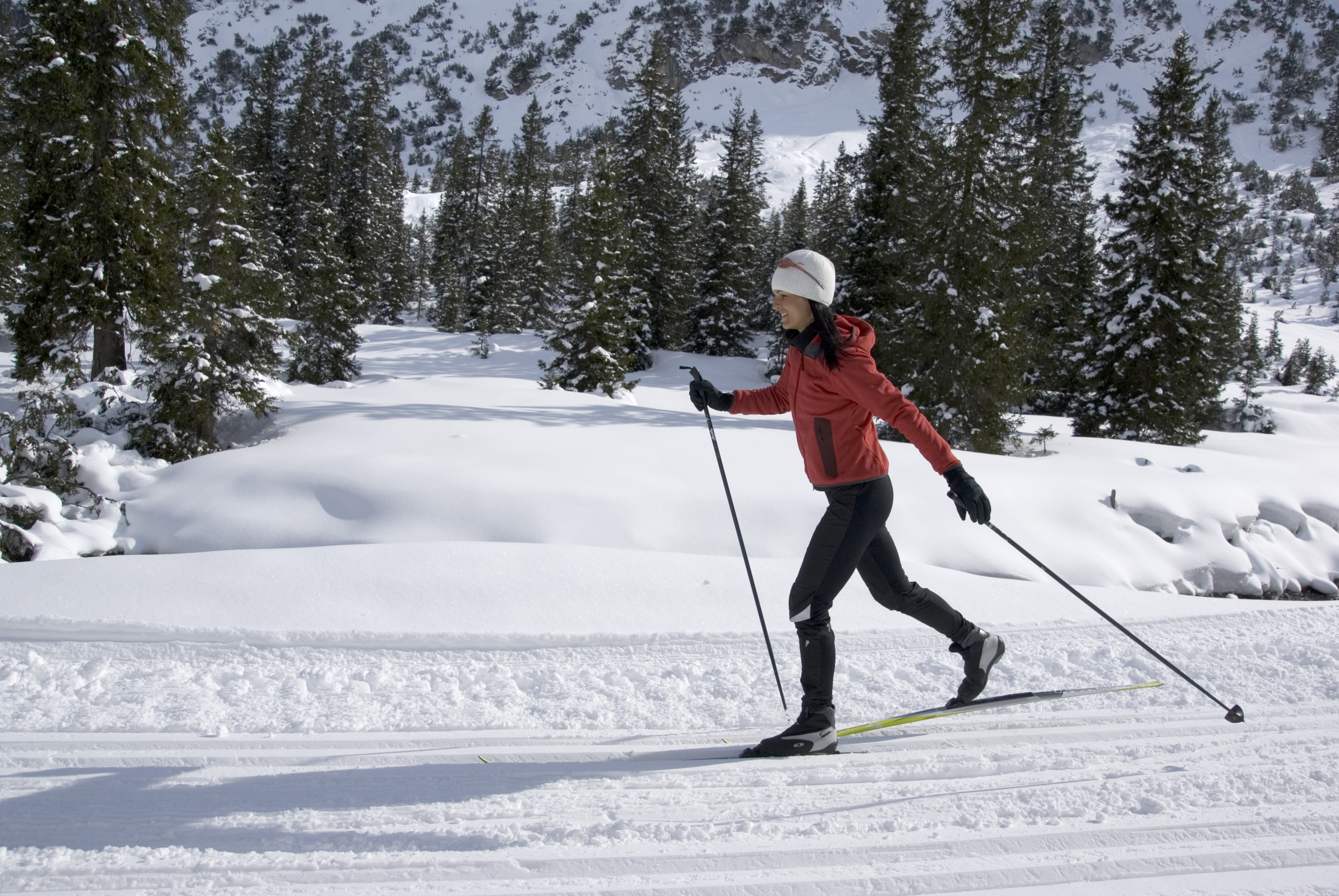 Фитнес лыжи. Cross Country Skiing. Cross-Country Ski Trails. Ski Trails. Skiing cross country skis