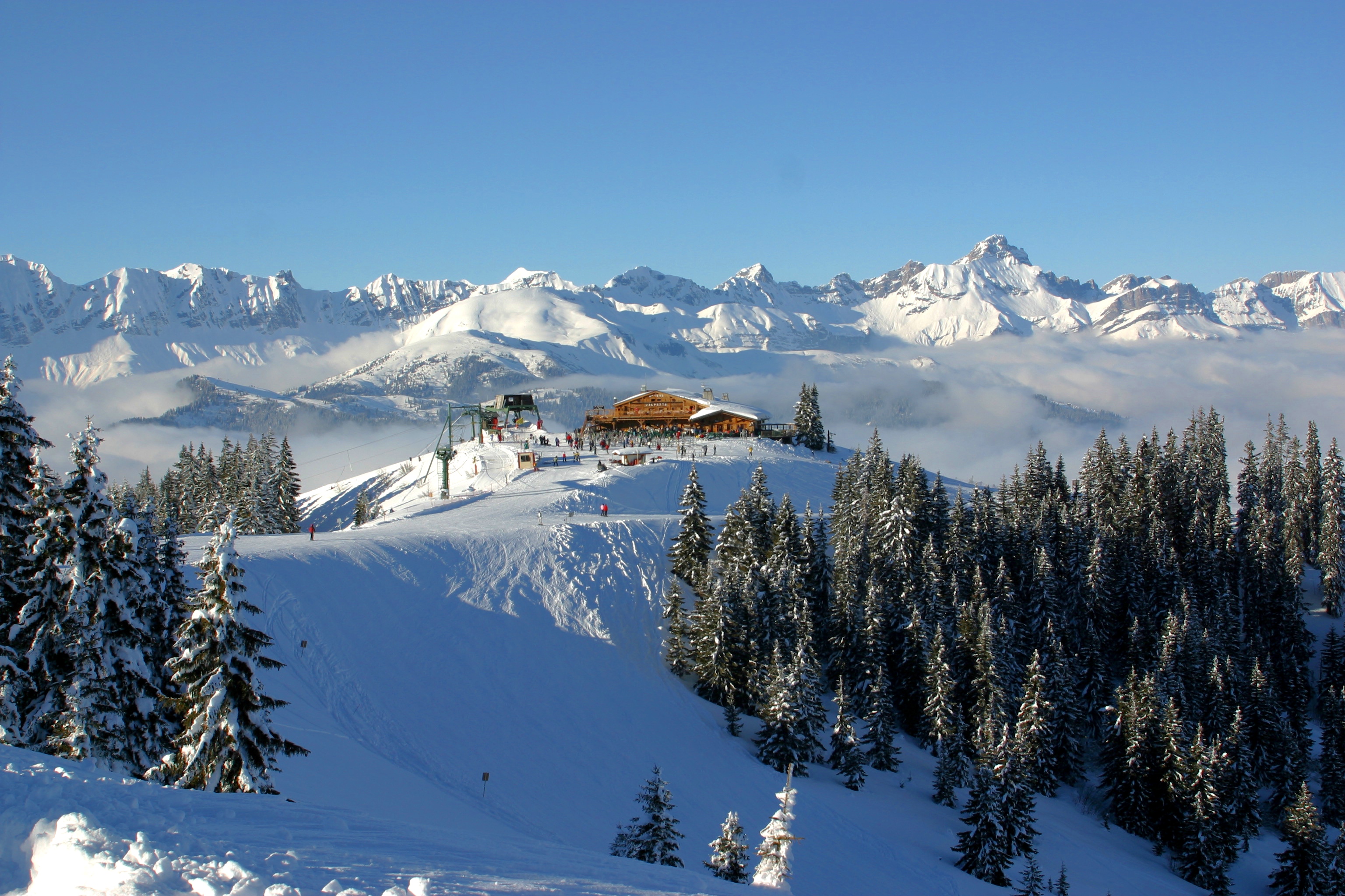 Французский горнолыжный курорт. Овернь - Рона - Альпы горнолыжный курорт. Межев курорт во Франции. Межев горнолыжный курорт. Межев Швейцария.